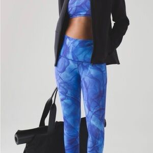 Lululemon Energy Bra (12) and wunder under crops (10)- luxtreme